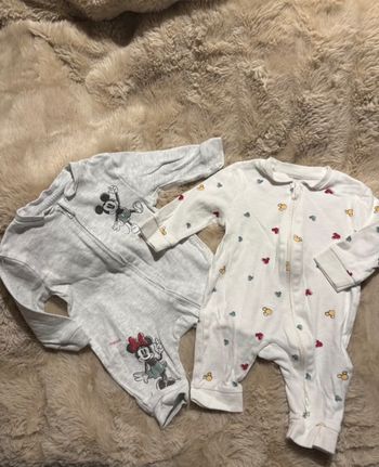 lot 2 combinaisons disney mixte   taille 0-3 mois 