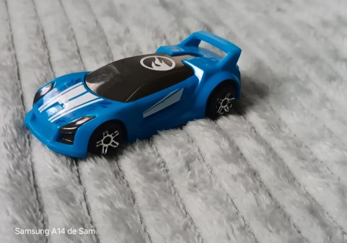 Voiture hotwheels Macdonald 2015 - photo numéro 2