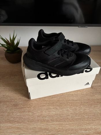 Basket adidas noir run falcon taille 30