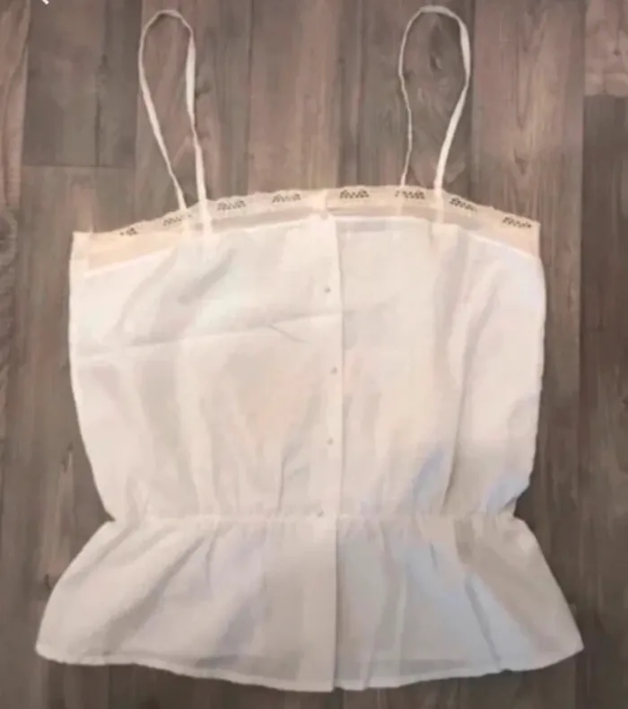 Haut top deplum variance à dentelle blanche taille 2