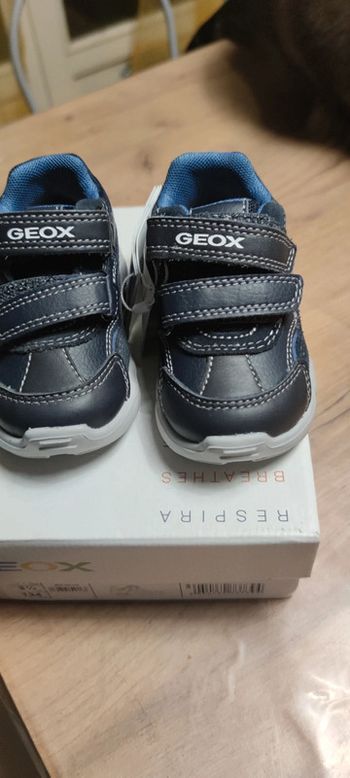 Superbe baskets cuir bébé garçon T20 neuf