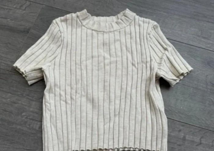 Top court beige côtelé H&M 8/9 ans - photo numéro 4
