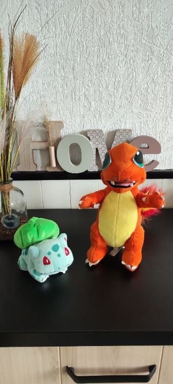 Lot de 2 peluches collection vintage pokémon manga dessin animé