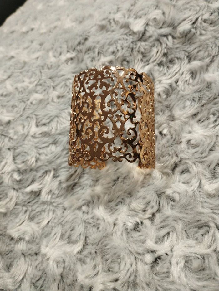 Bracelet manchette dorée
