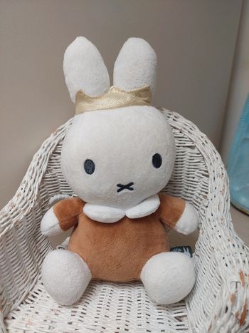 Tiamo - peluche lapin Miffy avec couronne