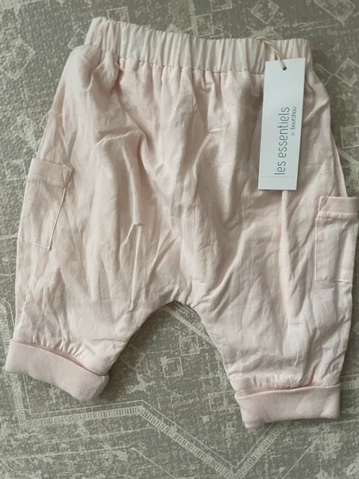 Pantalon rose clair 3 mois neuf