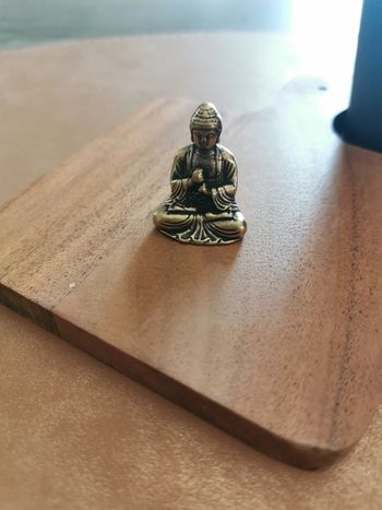 Mini statuette bouddhiste prière