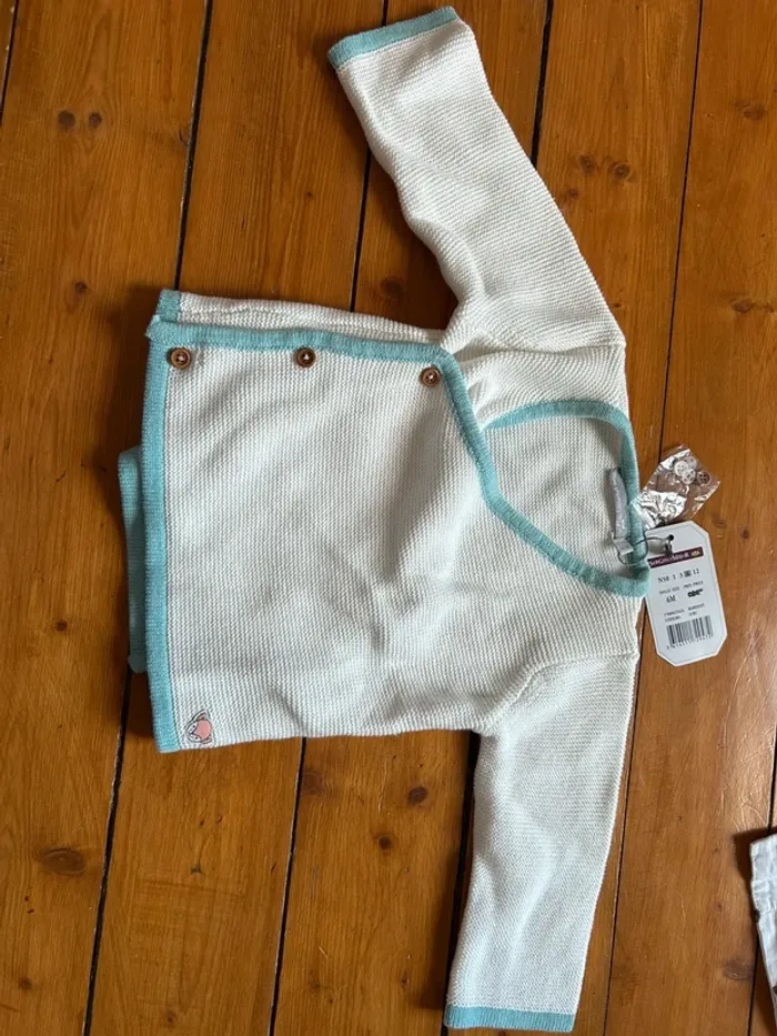 Gilet neuf 6 mois