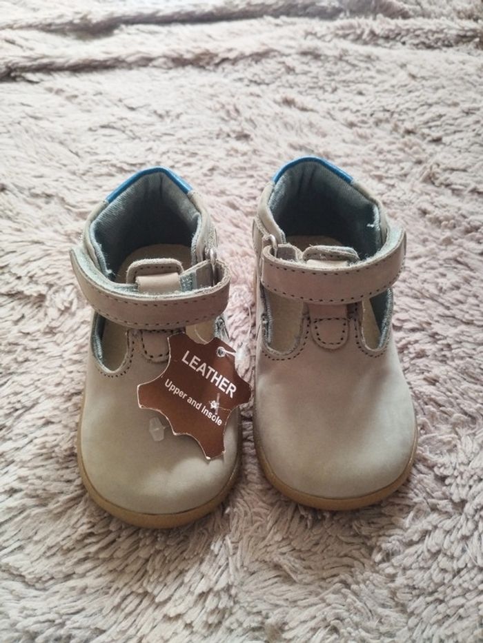 Chaussures babies garçon en cuir gris neuve pointure 19 - photo numéro 2