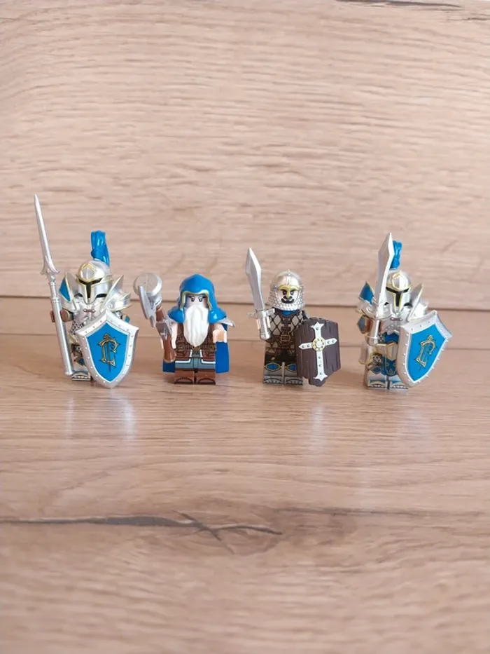 Figurines type lego 4 guerriers humains Warcraft