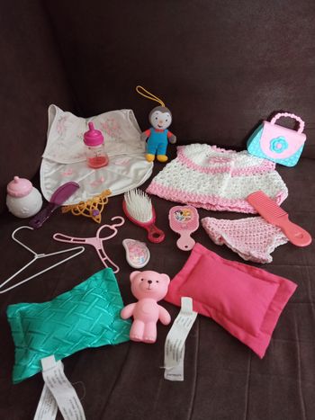 Très Beau Lot d'accessoires pour poupées