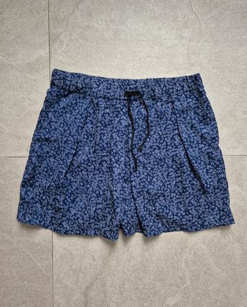 Short bleu fleurie stradivarius