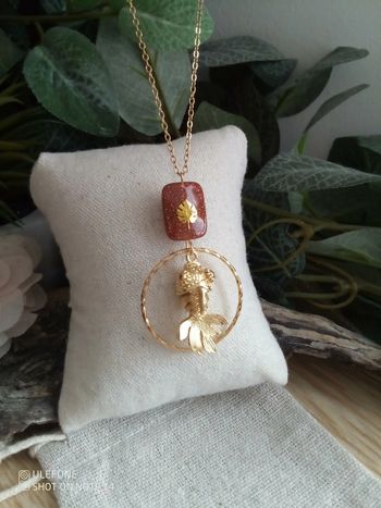 Collier poisson exotique doré