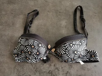 Soutien gorge noir et blanc
