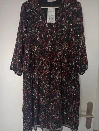 Robe midi  avec étiquette