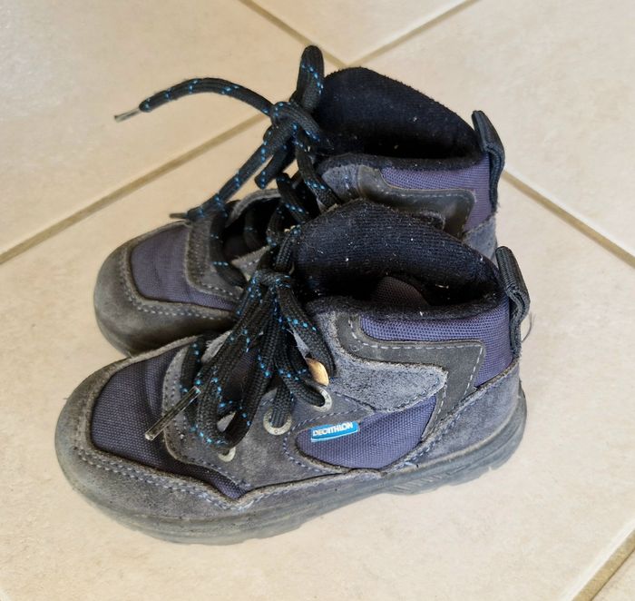 Chaussures de marche decathlon bleues taille 27 en bon état