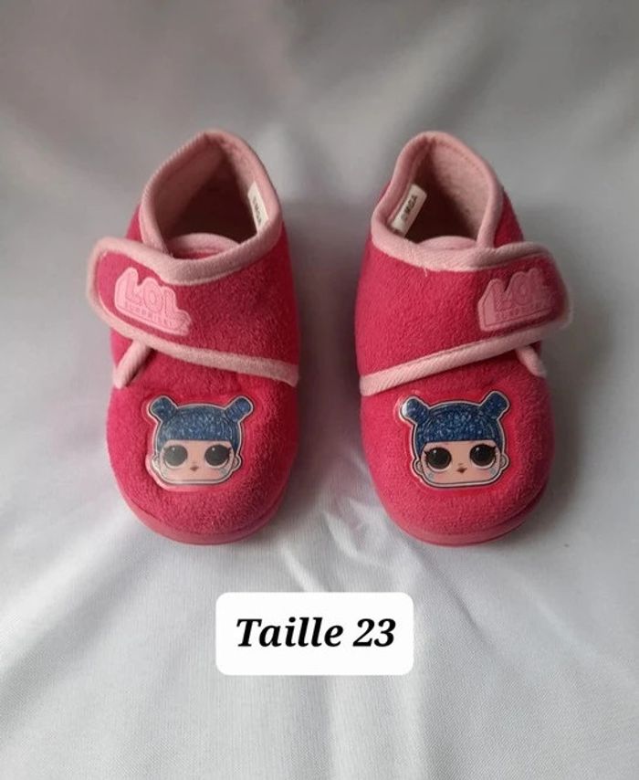 Pantoufle à scratch taille 23