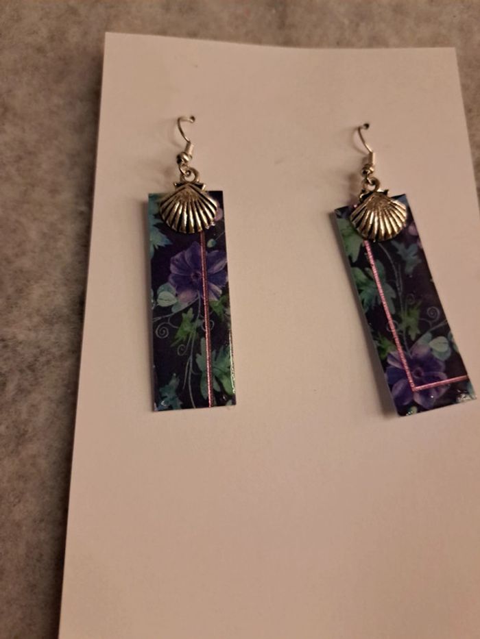 Boucles d'oreilles pendante résine violet vert - photo numéro 5