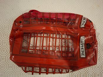 Trousse rouge Londres – cabine téléphonique