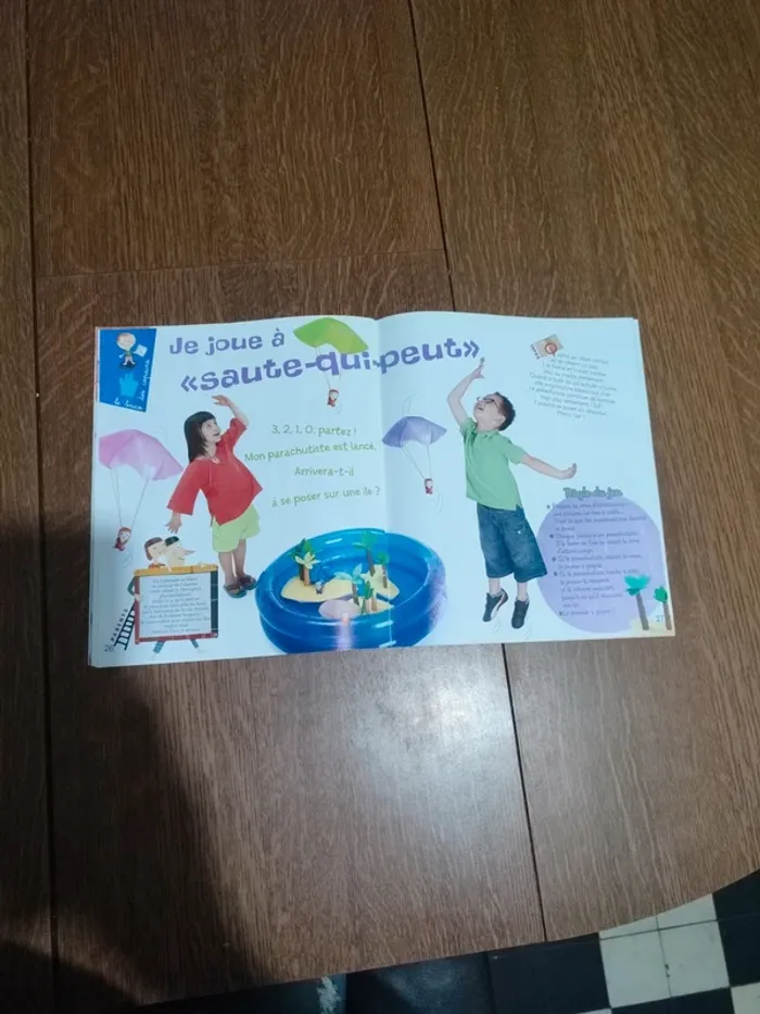 Livre petite main tous en l'air - photo numéro 15