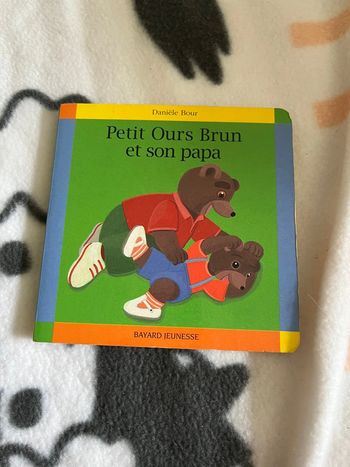 Livre petit ours brun