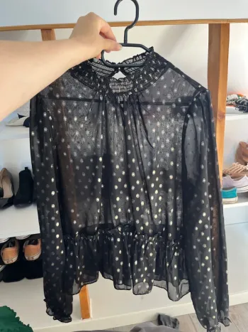 Blouse noir et or