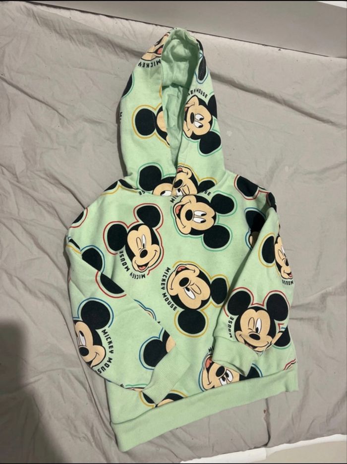 Sweat à capuche Mickey primark taille 3/4 ans - photo numéro 3