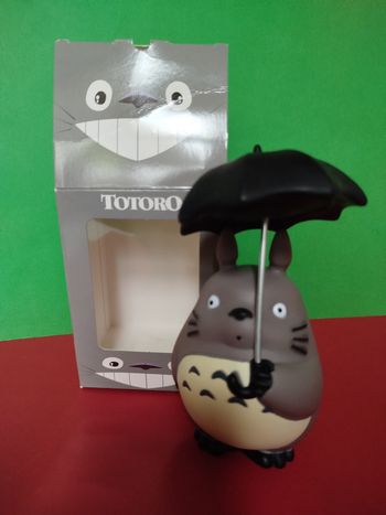 Figurine Totoro sous son parapluie