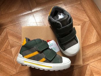 Chaussures montantes garçon neuves - pointure 25