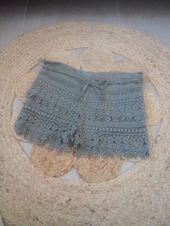 beau short dentelle taille 2