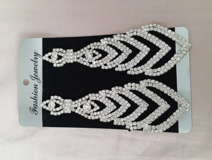 Paire de boucles d'oreilles neuves