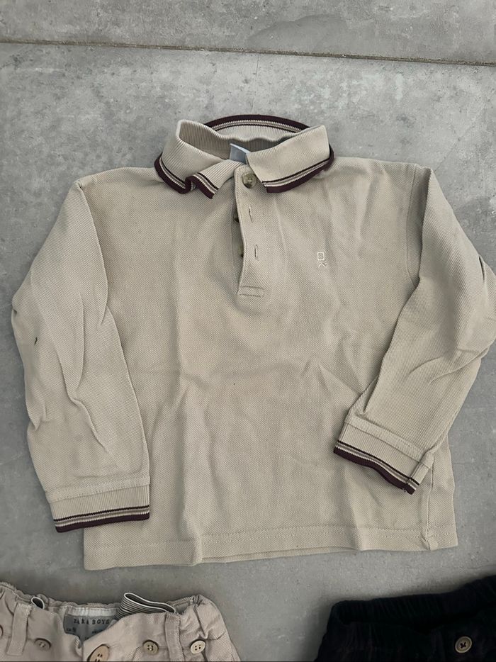 Lot de 2pantalons Zara beige et velours à rayures taille 2/3 ans avec polo beige Okaïdi - photo numéro 4