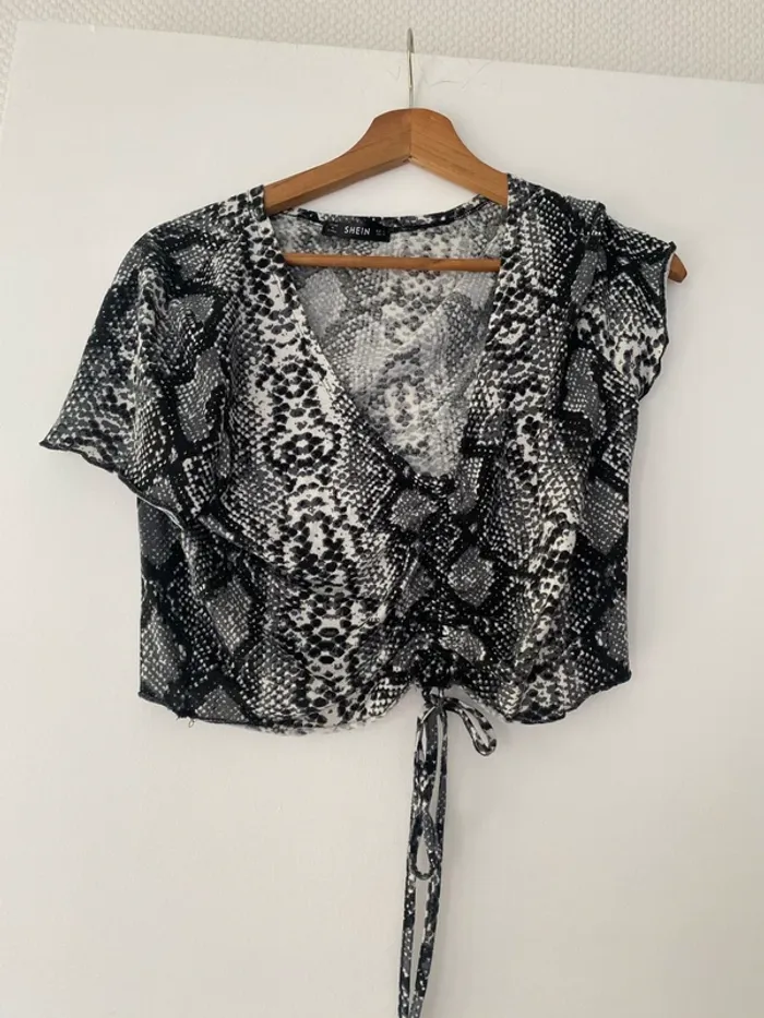 Top noir effet crocodile
