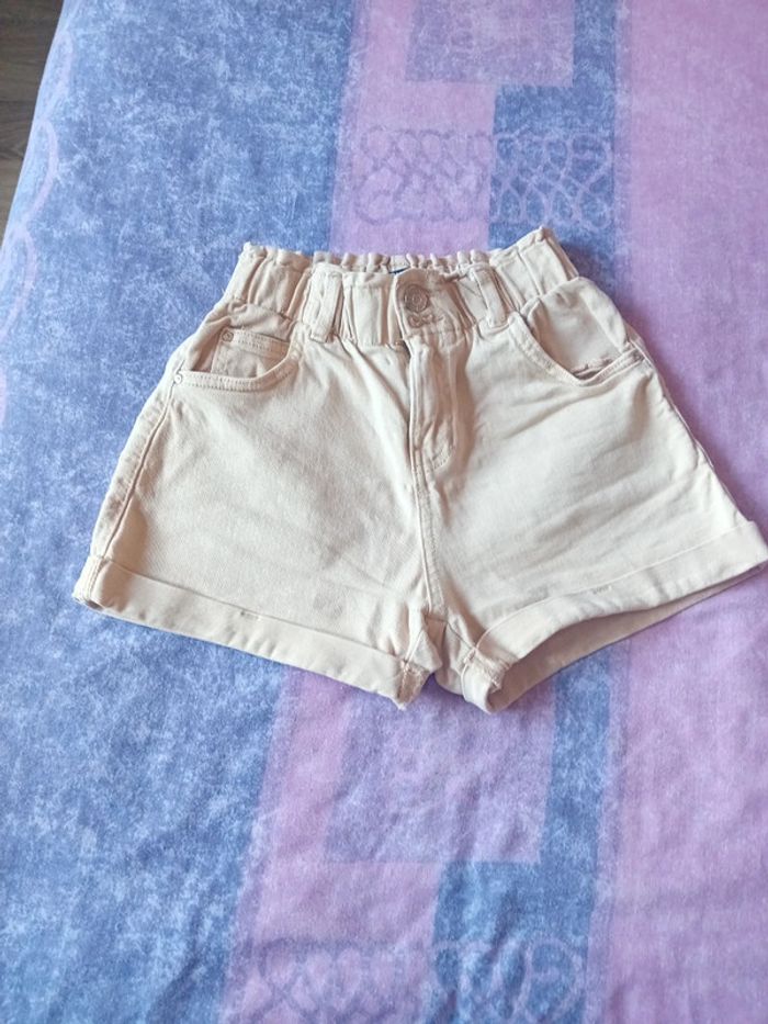 Short bershka taille 32 - photo numéro 2