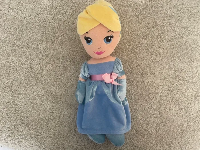 Peluche princesse cendrillon Disney 🌻
