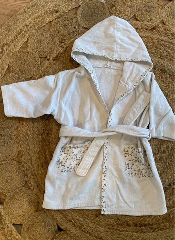 Sortie de bain fille, tachée au dessus de la poche, boutchou 12/18mois