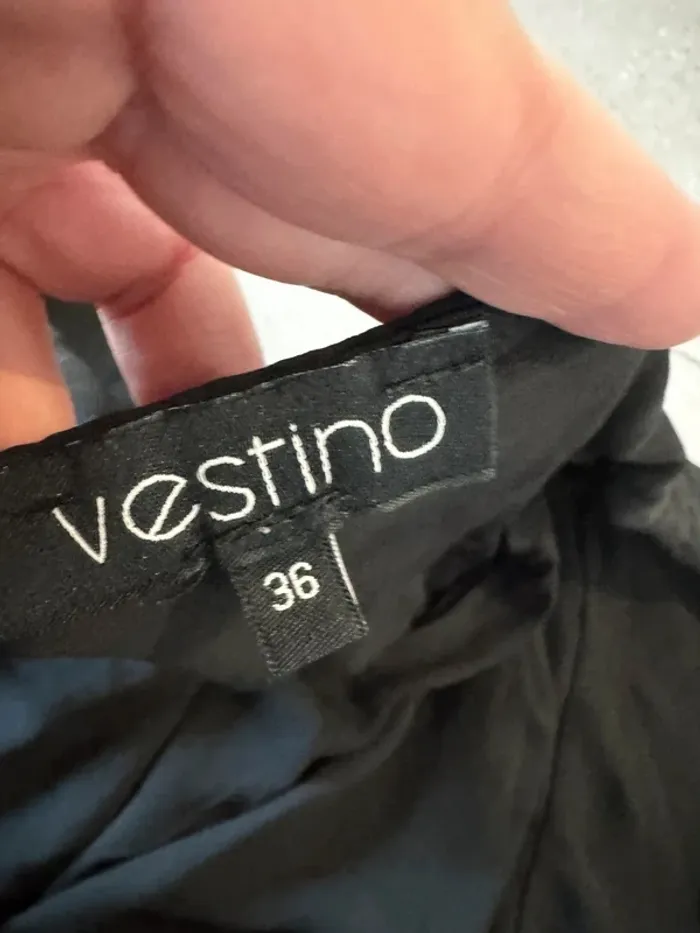 Haut noir Vestino, taille 36, très bon état - photo numéro 2