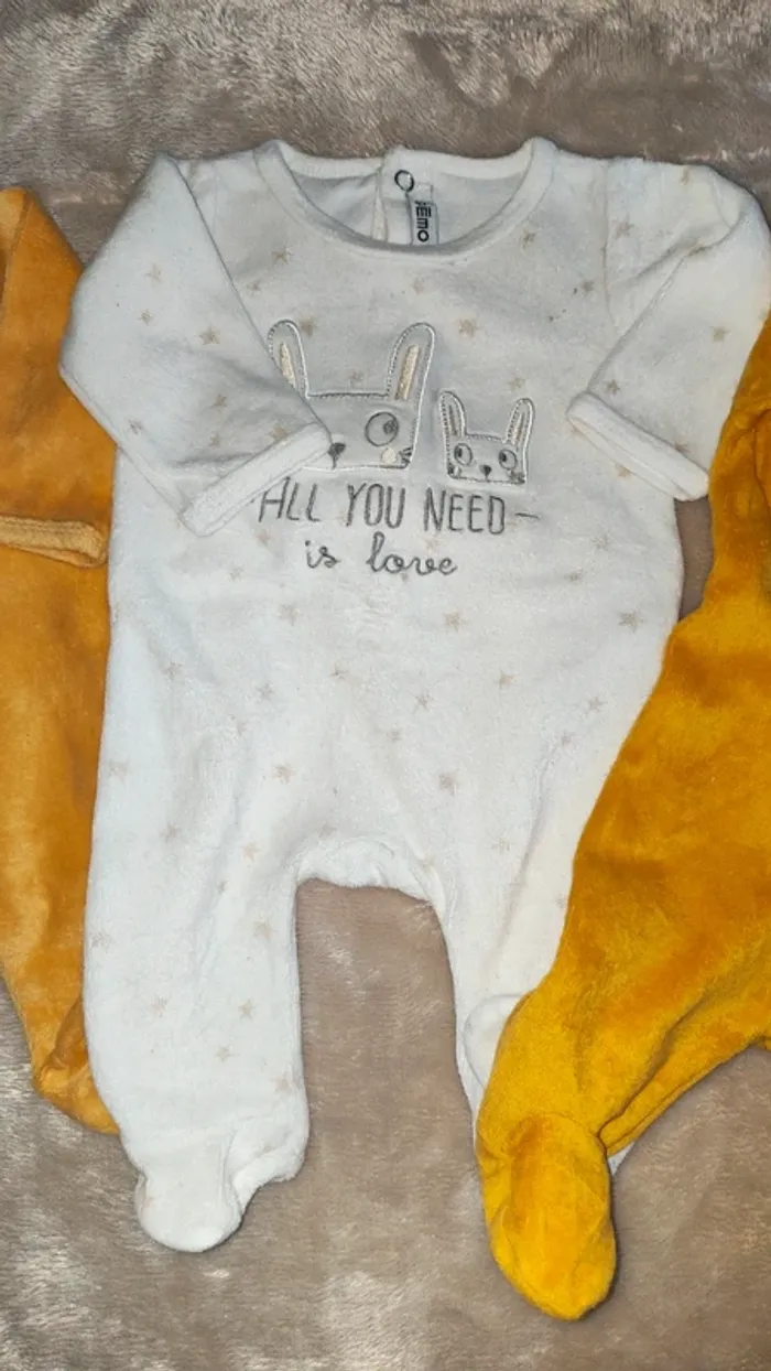 Pyjamas 1 mois - photo numéro 3