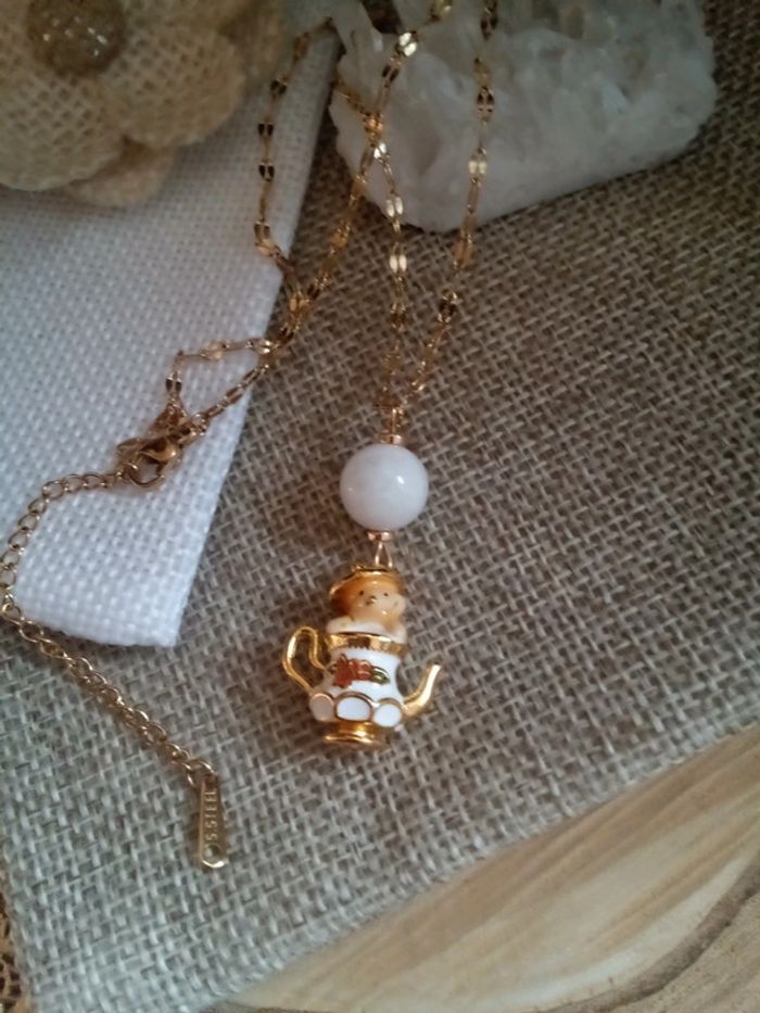 Collier pierre de lune et pendentif théière 🤍. - photo numéro 2