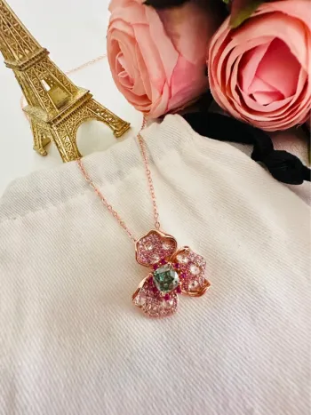 🌷Collier fleur cristal rose & vert – Élégance mystérieuse
