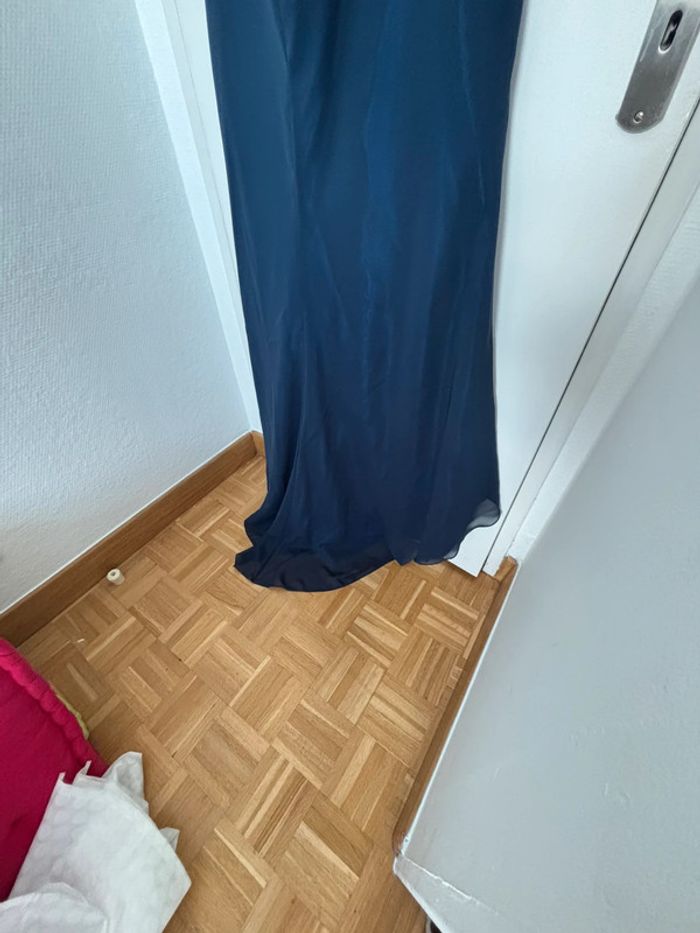 Robe bleu fluide avec traîne T38 - photo numéro 5