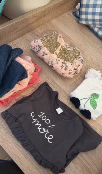 Lot de vêtements bébés fille