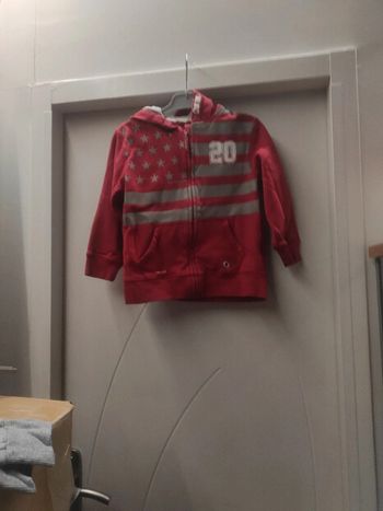 Gilet a capuche 6 ans