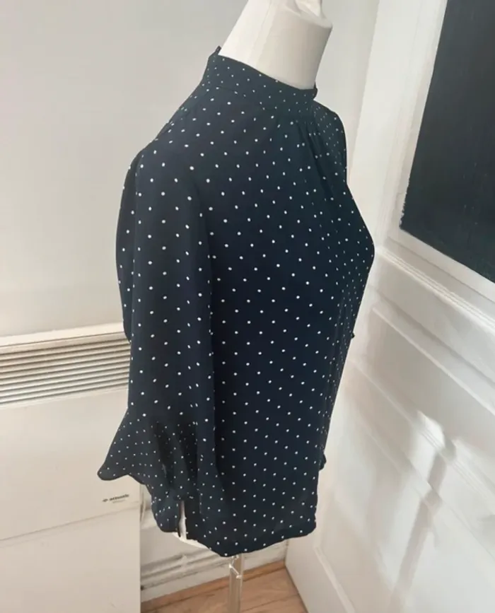 H&M blouses bleu marine à pois blancs. Femme, taille S/36. - photo numéro 5
