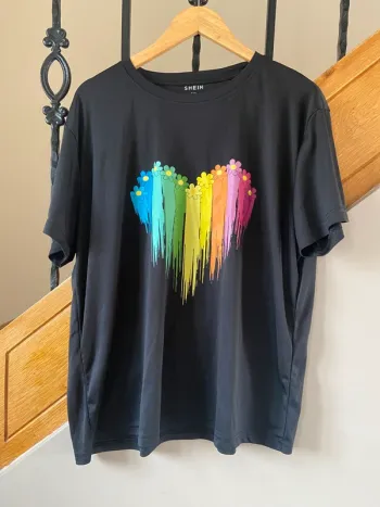 T-shirt noir coeur