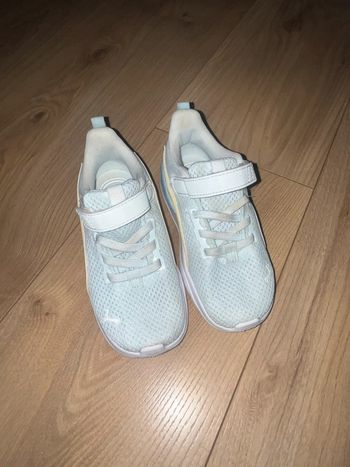 Basket en excellent état taille 26