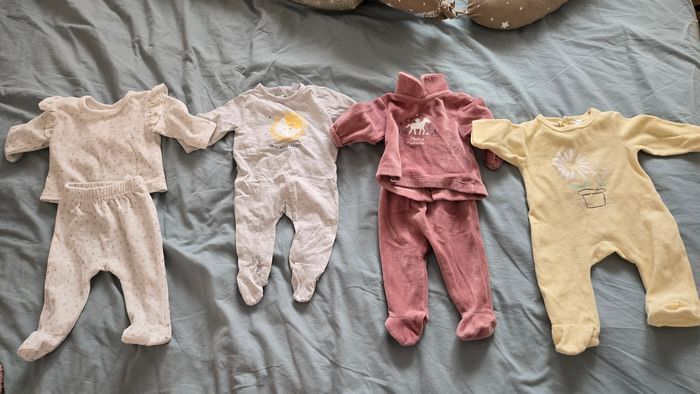 Lot vêtements bébé 1 mois