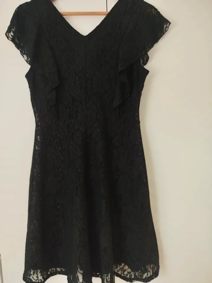 Robe noire à dentelle taille 38 - photo numéro 3