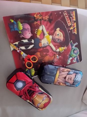 Lot fournitures scolaires