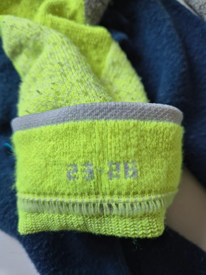 Lot ski bébé 1 collant et 2 pairs de chaussettes taille 23-26 Decathlon Wedze - photo numéro 2